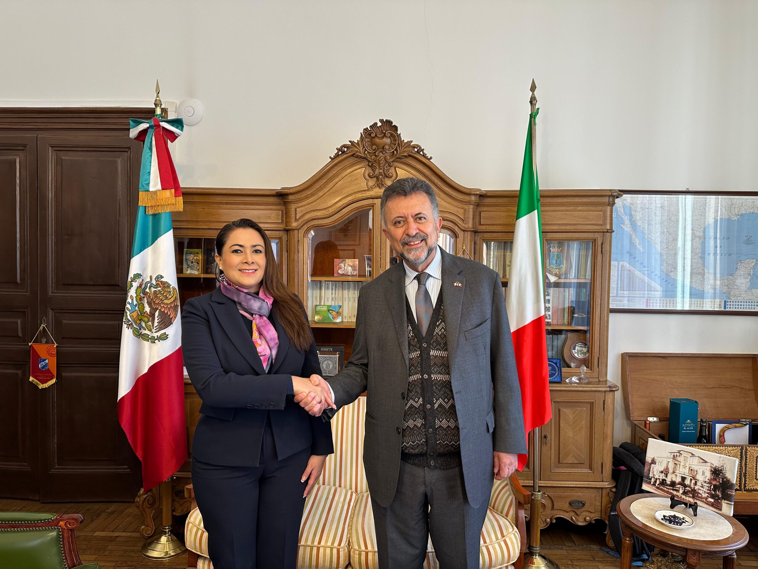 Durante su gira en Italia, Tere Jiménez anuncia inversión del sector automotriz