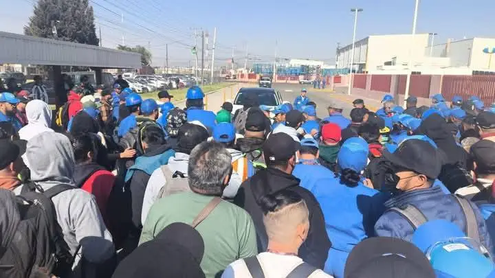 Cientos de trabajadores de la empresa UNIPRES Mexicana amenazan con paro laboral