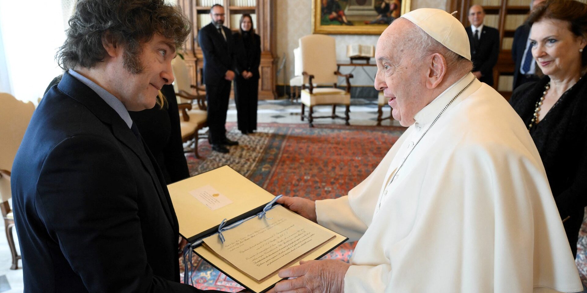 Javier Milei, tras la muerte del papa Francisco: del insulto al homenaje oficial y viaje al Vaticano