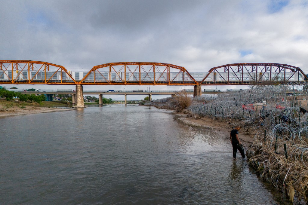 Decomisan más de 10 millones de dólares en metanfetamina líquida en la frontera de Piedras Negras &#8211; Eagle Pass