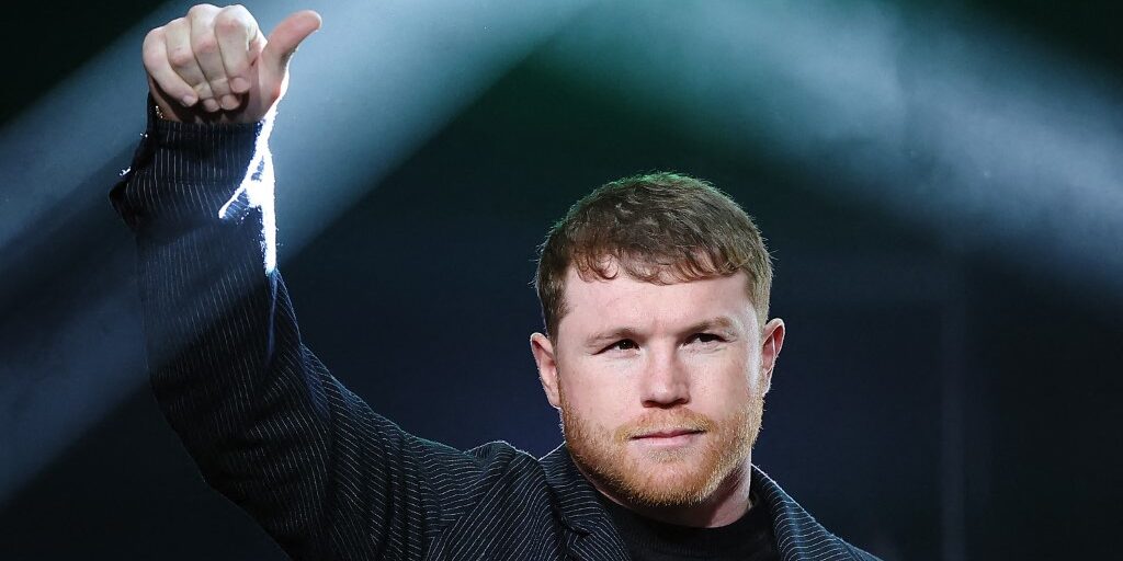 Saúl ‘Canelo’ Álvarez entona su corrido ‘Martes 13’ en Arabia Saudita
