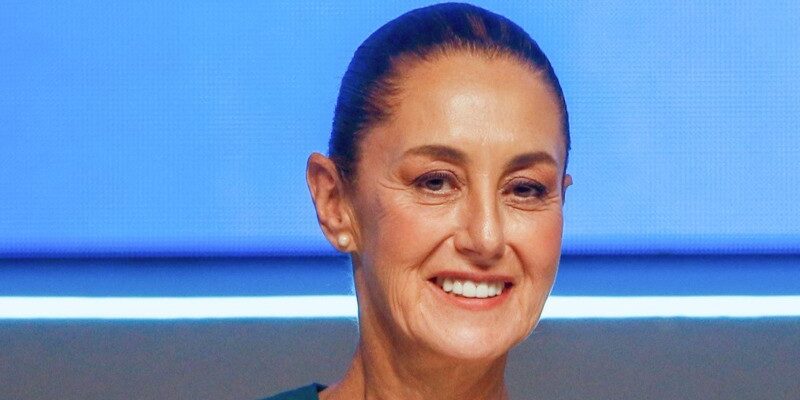 Claudia Sheinbaum despide al papa Francisco