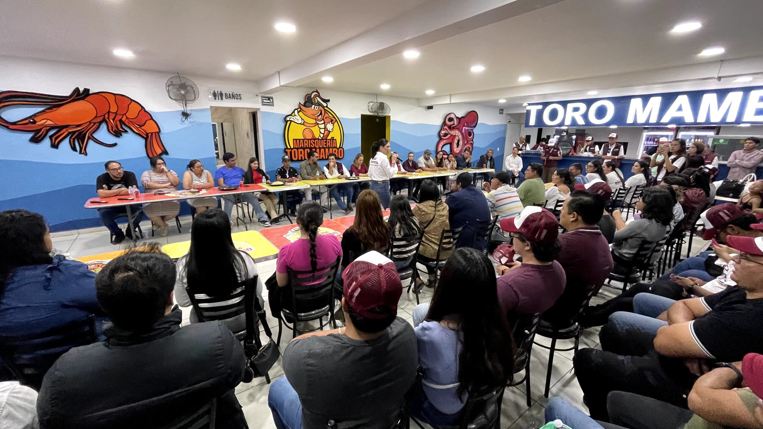 Se reúne candidato de MORENA con empresarios jóvenes