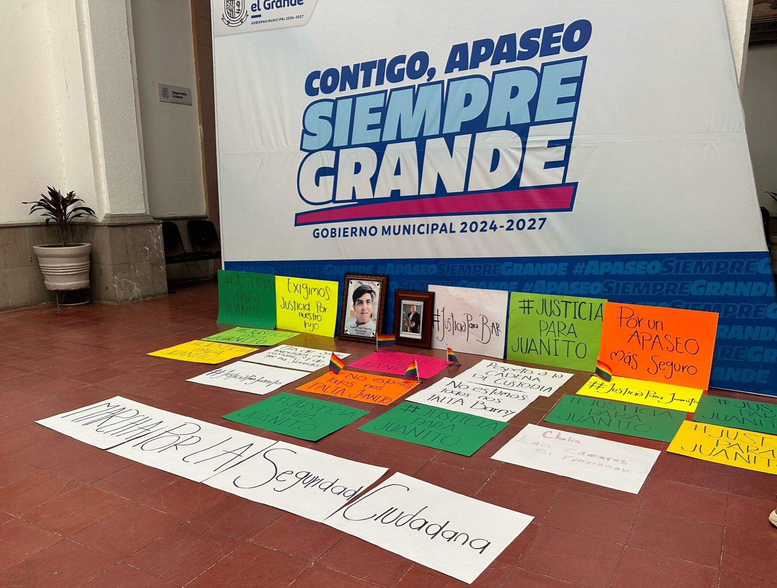 Alcalde se reúne con familiares de activista LGBT asesinado en Apaseo el Grande