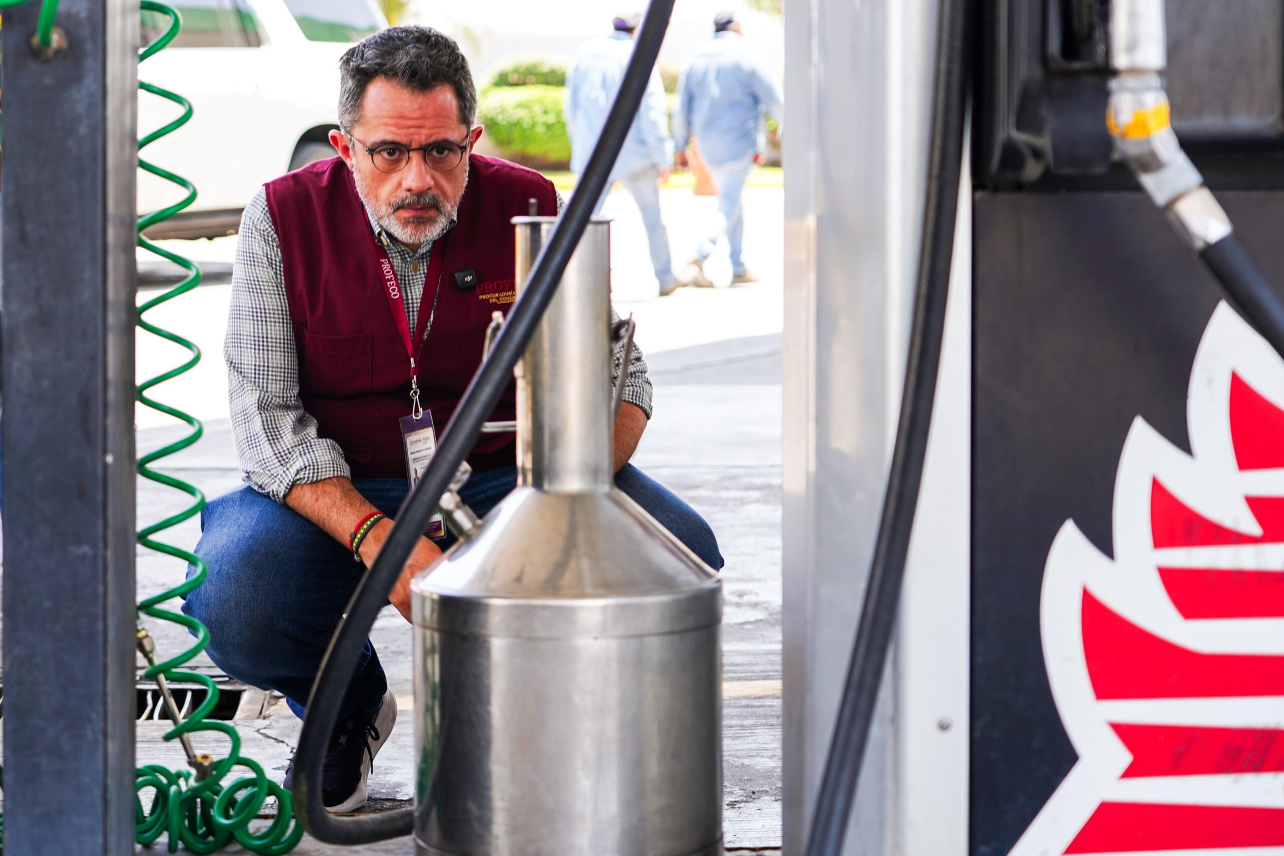 Clausuran 4 gasolineras en Guanajuato por vender litros incompletos