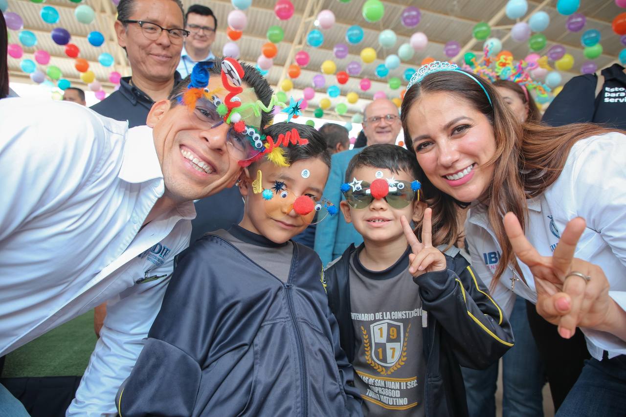 &#8220;Festilandia&#8221;: caravana por el Día del Niño festeja a estudiantes en Guanajuato