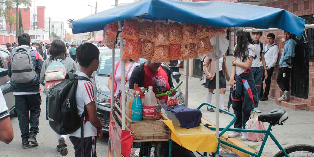 SEP niega venta clandestina de comida chatarra en escuelas de Puebla