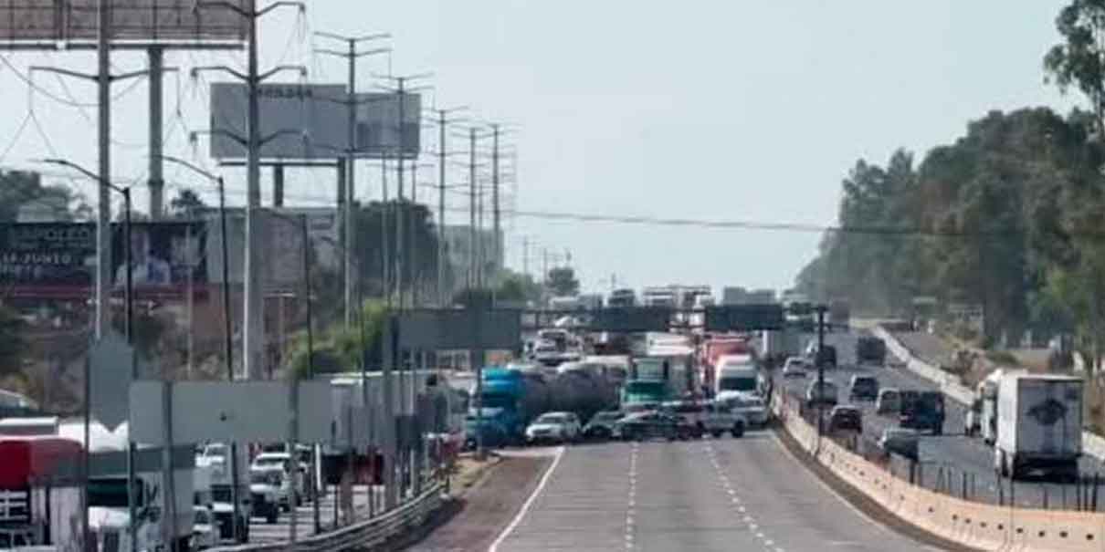 "Se fueron de pinta", no desaparecieron: Bloqueo en la México-Puebla por padres tras ausencia de alumnas en Coronango