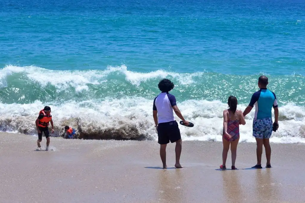 Estas seis playas mexicanas no son seguras para nadar en Semana Santa por altos niveles de bacterias fecales