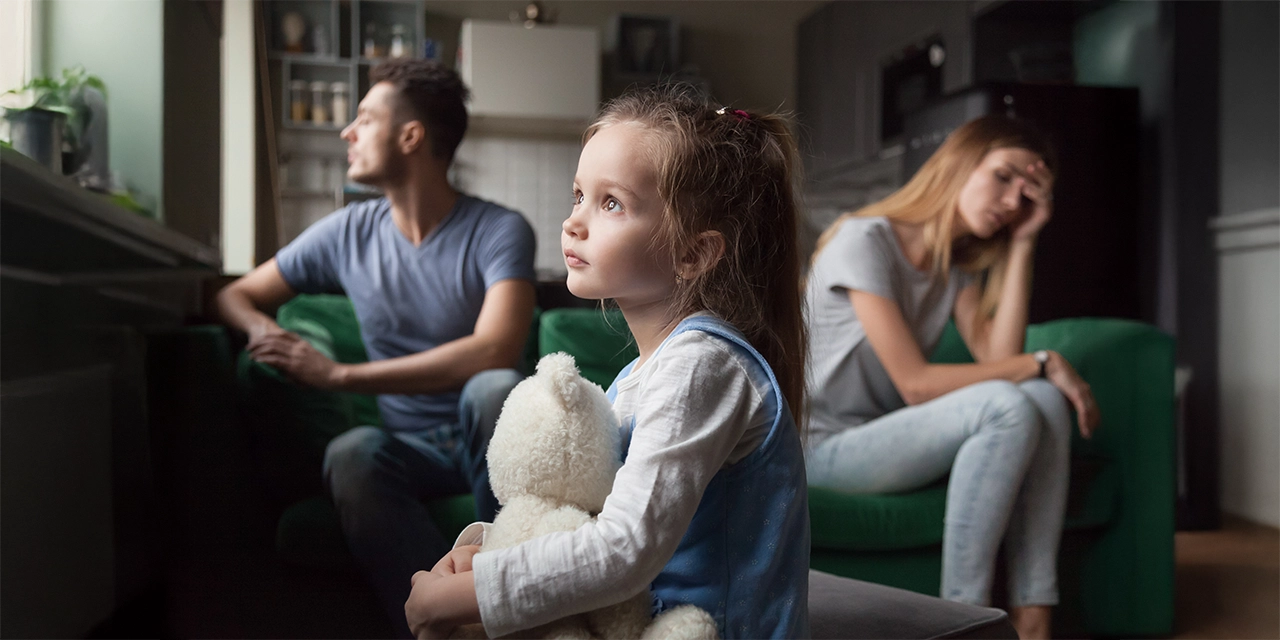 Consejos de expertos para ayudar a las infancias a afrontar la separación de sus padres