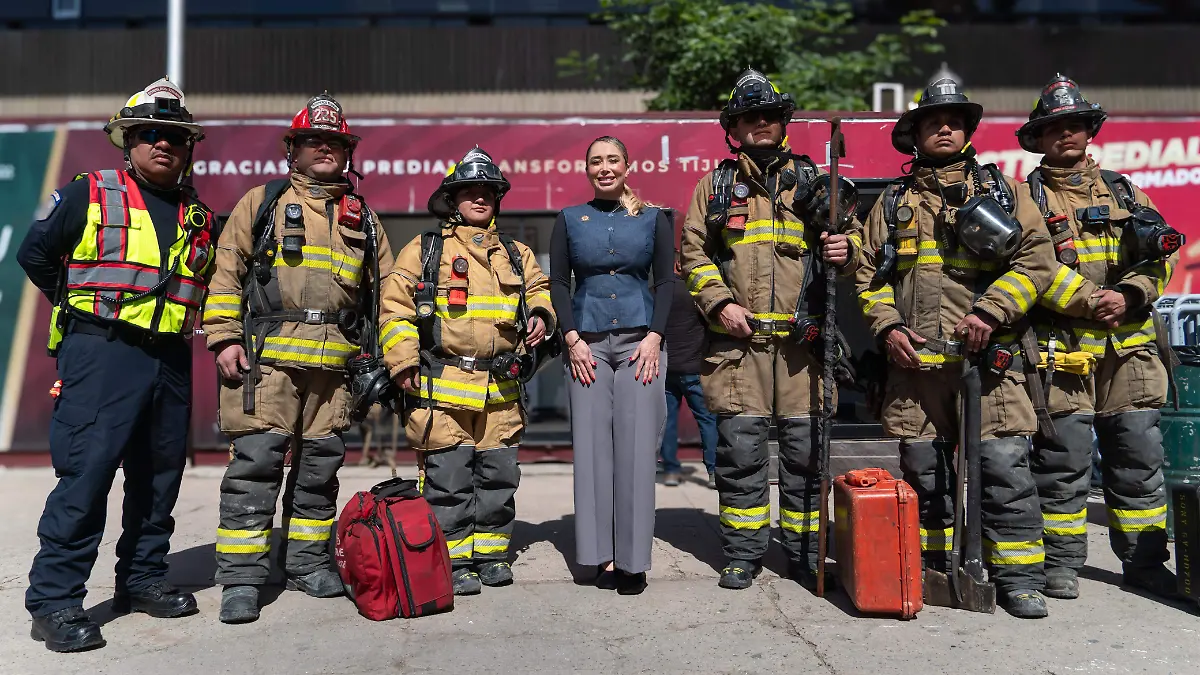 Hijos de bomberos caídos recibirán apoyos alimentarios y educativos