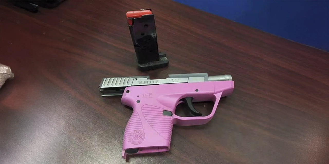 Niños y adolescentes son bombardeados con publicidad de armas en redes sociales