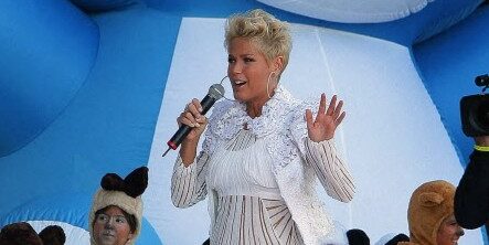 VIDEO: Xuxa alimenta murciélagos en su casa y causa revuelo en redes: ¿es seguro hacerlo?