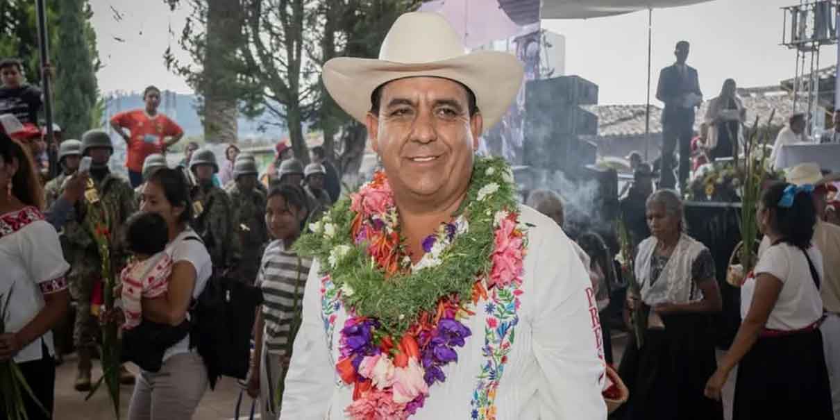 Alcalde de Ahuazotepec escapa durante cateo; Guardia Nacional detiene a su hijo