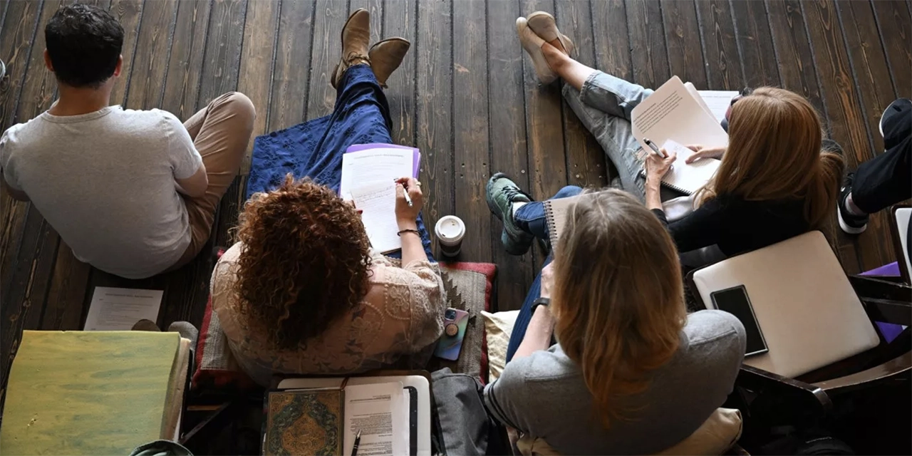 La generación Z es más propensa que los baby boomers a creer que quienes toman terapia son &#8216;débiles mentales&#8217;