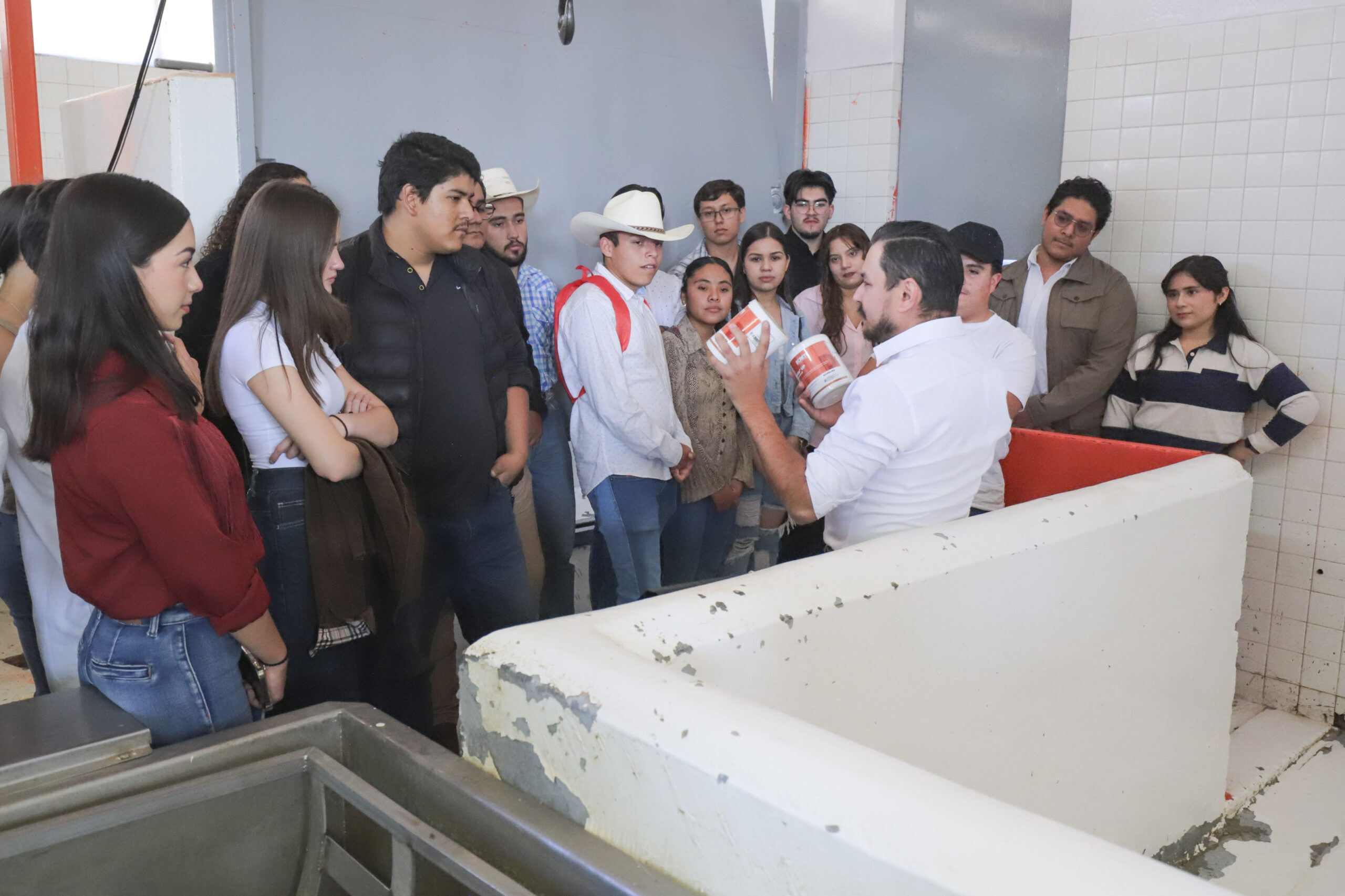 Alimentos más seguros: estudiantes de la UAA se preparan en bioseguridad