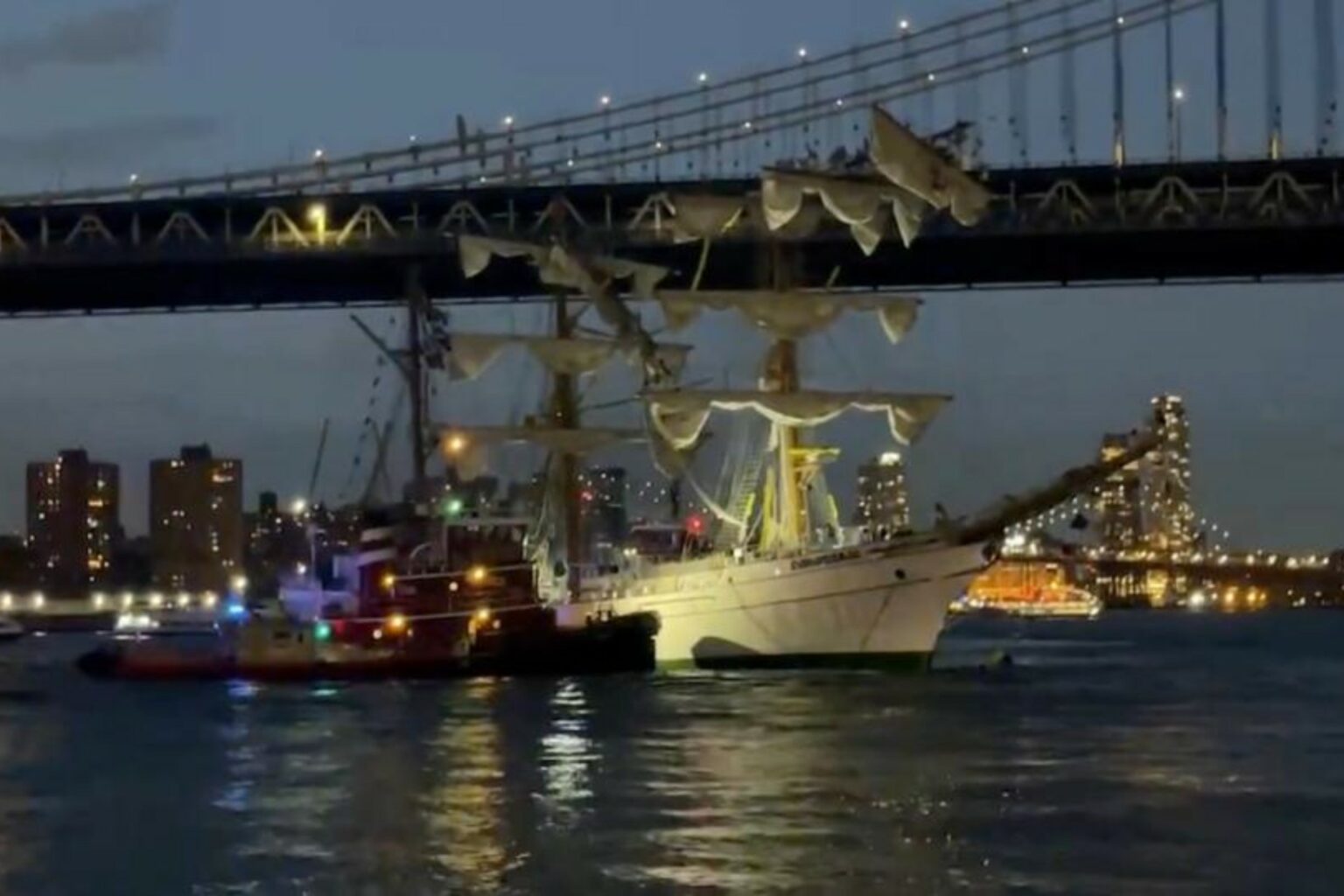 VIDEO: Estas son las cifras de heridos tras el choque del buque escuela Cuauhtémoc en Nueva York