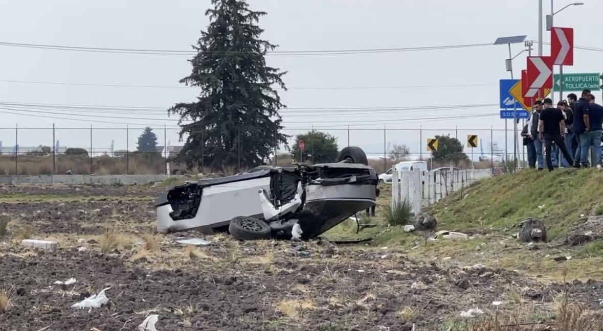 Otra Cybertruck de Tesla sufre aparatoso accidente en México: ahora en Toluca