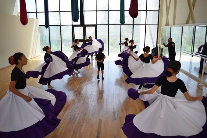 Toño Ochoa promete habilitar 100 espacios para la expresión artística en Durango