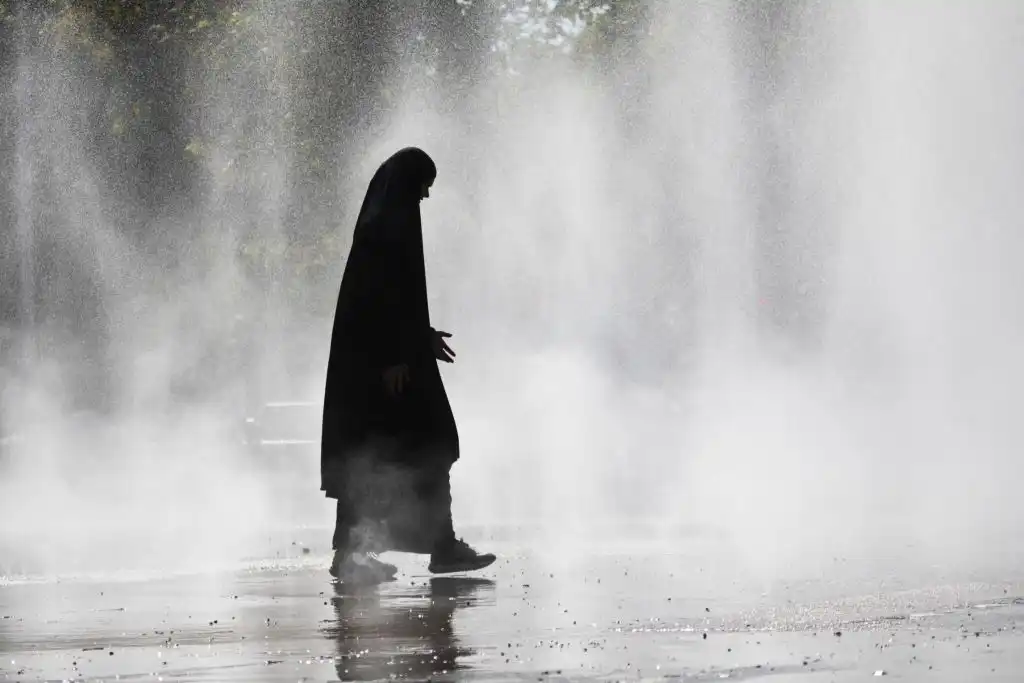 ¿Por qué Irán reconsidera su política sobre el uso obligatorio del velo?
