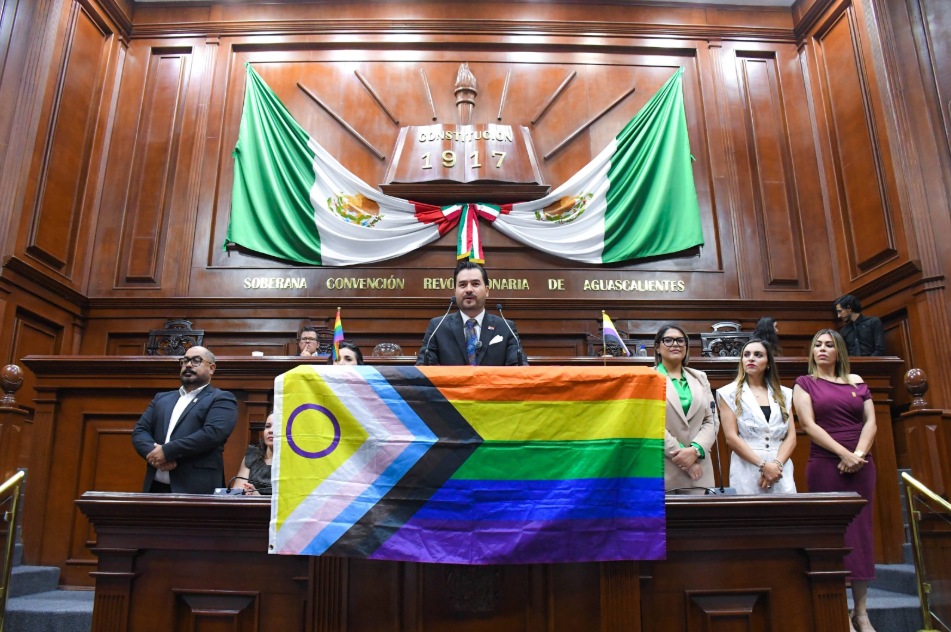 PRI y PRD se sumarían a iniciativa en favor del matrimonio igualitario; PAN se niega