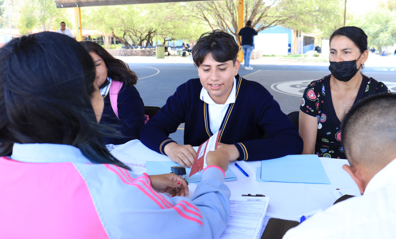 Ampliarán becas Rita Cetina a estudiantes de 4to, 5to y 6to de primaria