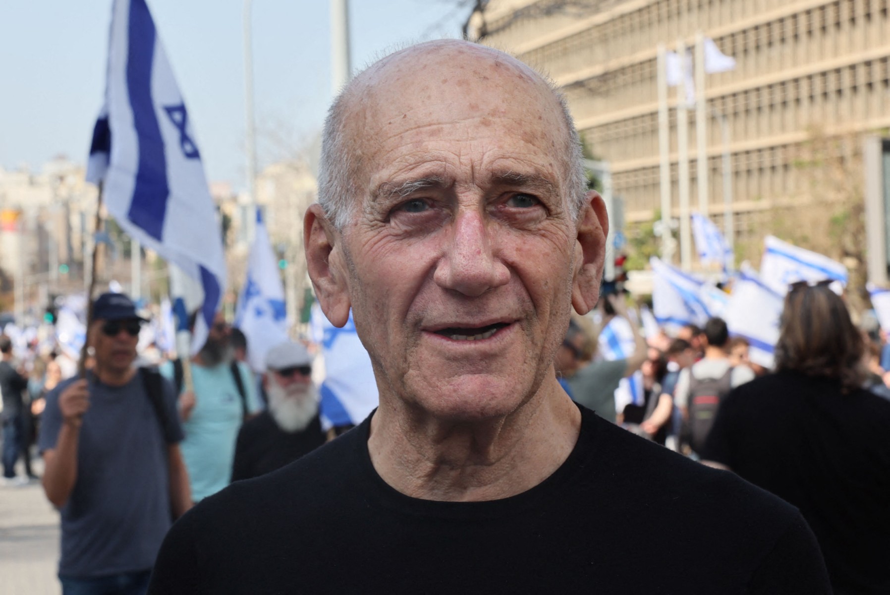 &#8216;Son una banda de matones&#8217;, Ehud Olmert, exprimer ministro, acusa al gobierno de Netanyahu de crímenes de guerra