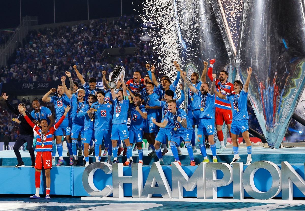 ‘ESTO ES CINE’: el PSG abraza al Cruz Azul con su campeonato 5-0