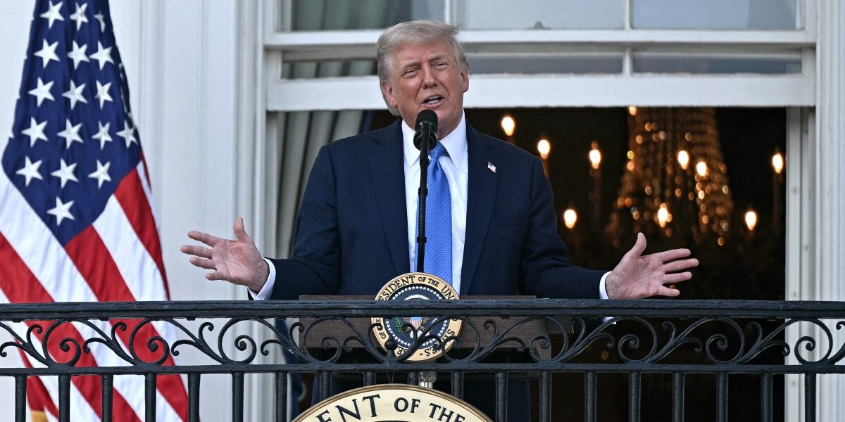 Trump impone veto migratorio a 12 países, incluidos Cuba y Venezuela