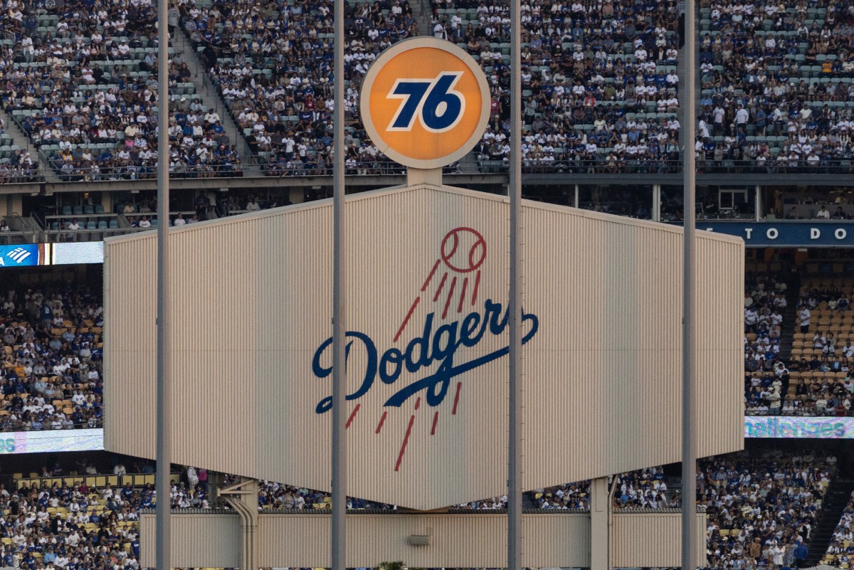 Los Dodgers: le niegan el acceso al ICE a su estadio, pero Nezza enfrenta represalias por cantar el himno en español