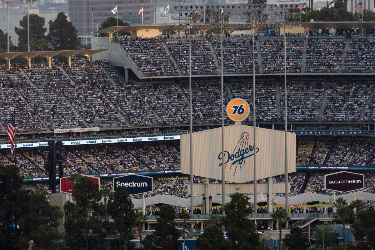 Los Dodgers responden a redadas migratorias en Los Ángeles con ayuda de un millón de dólares para familias afectadas