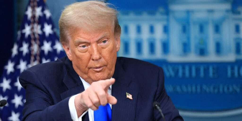 Trump presiona para retirar la ciudadanía estadounidense por nacimiento; genera discusión en la Corte Suprema