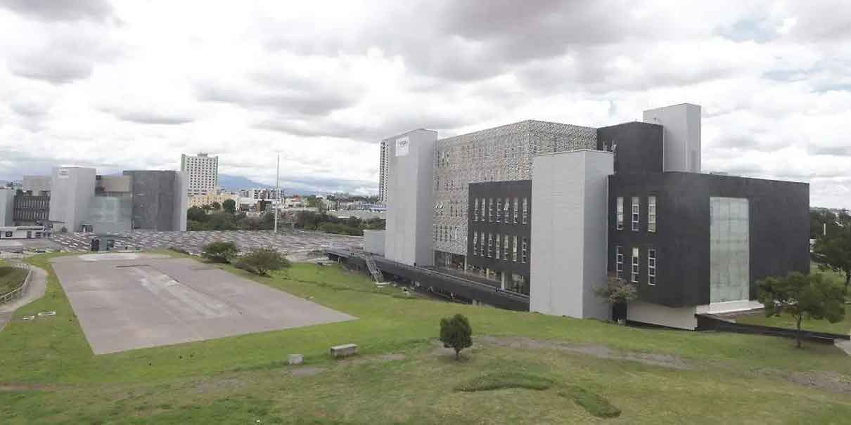 Se cae subasta de propiedades incautadas a red de corrupción en Puebla