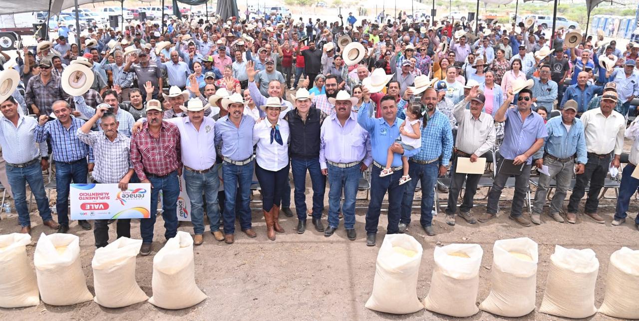 Entregan 260 toneladas de suplemento alimenticio para más de mil ganaderos de Hidalgo, Indé y Ocampo