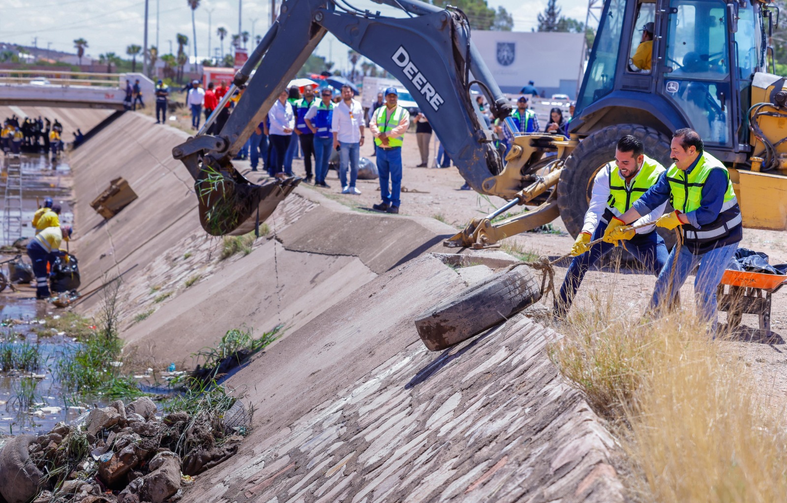 Gobierno de Durango limpia más de 23 km de canales para evitar inundaciones