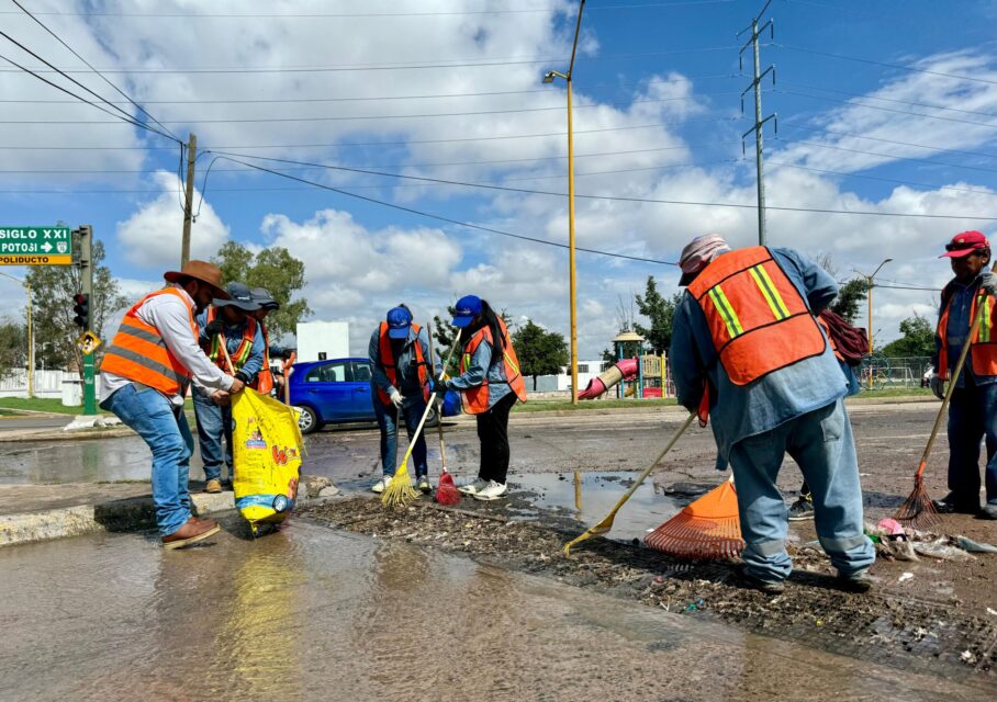 ¿Tu colonia se inunda? Sacan toneladas de basura de los caimanes de Aguascalientes