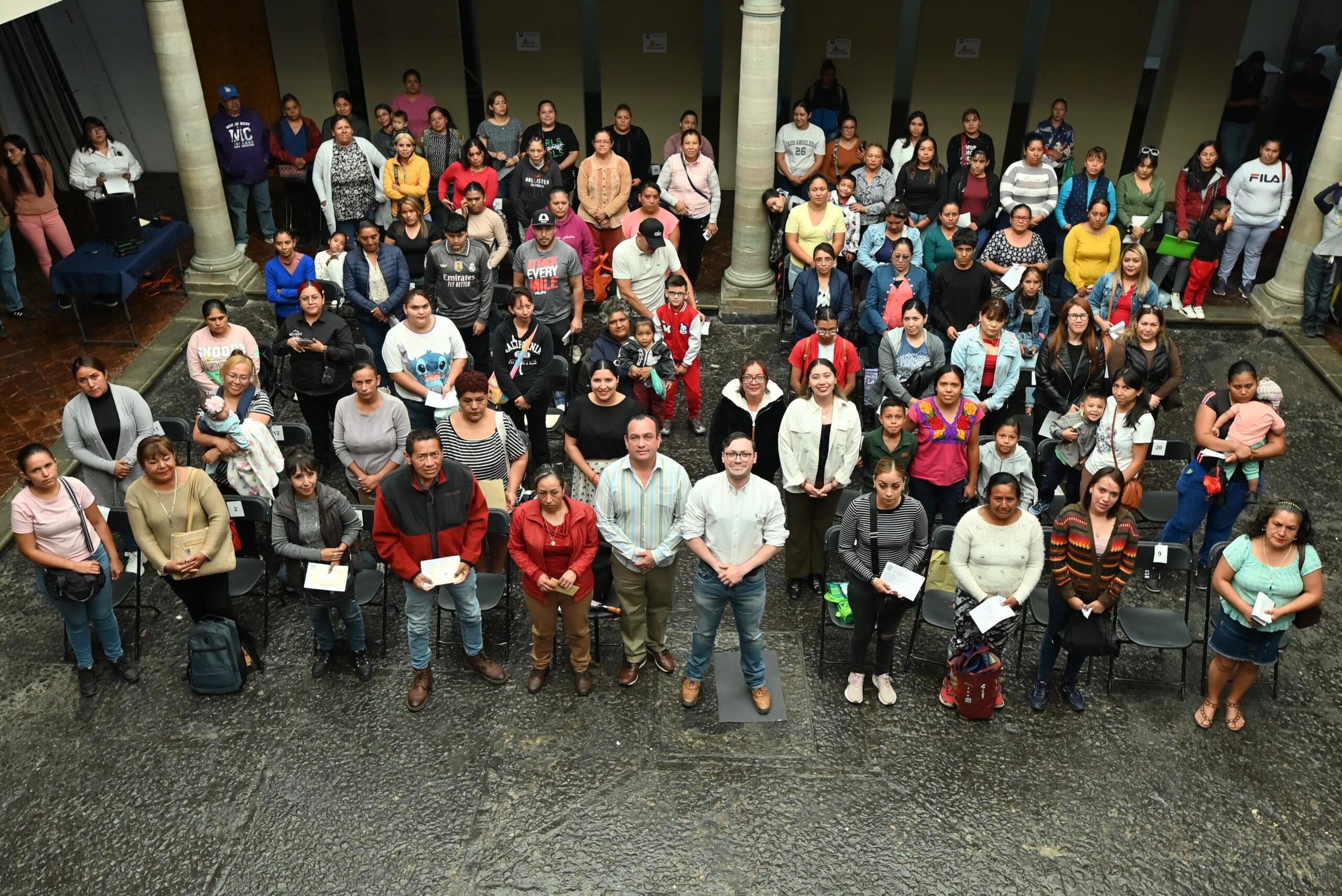 DIF municipal entrega becas a 100 niñas y niños en Guanajuato
