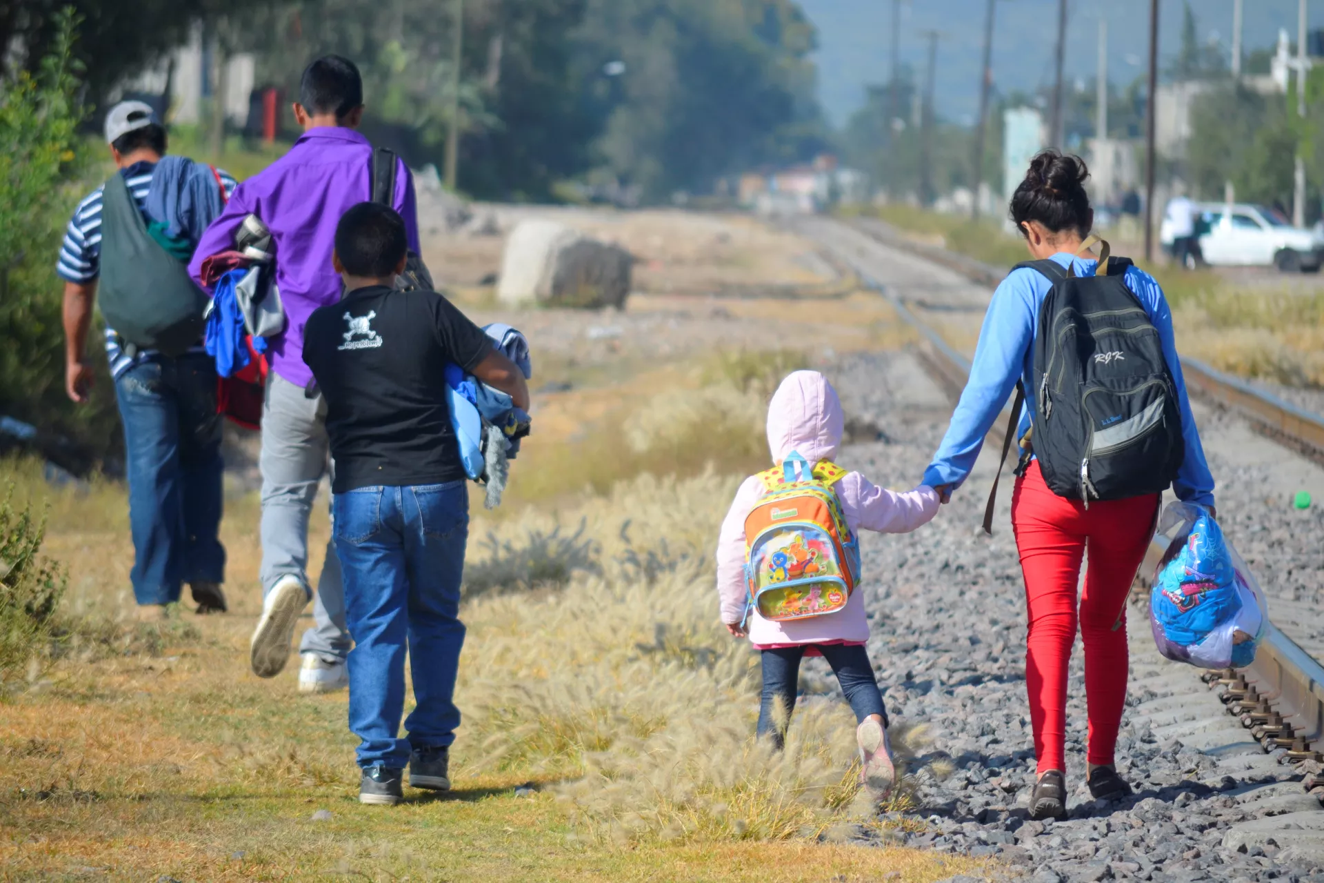 Diputados piden garantizar educación para hijos de padres deportados