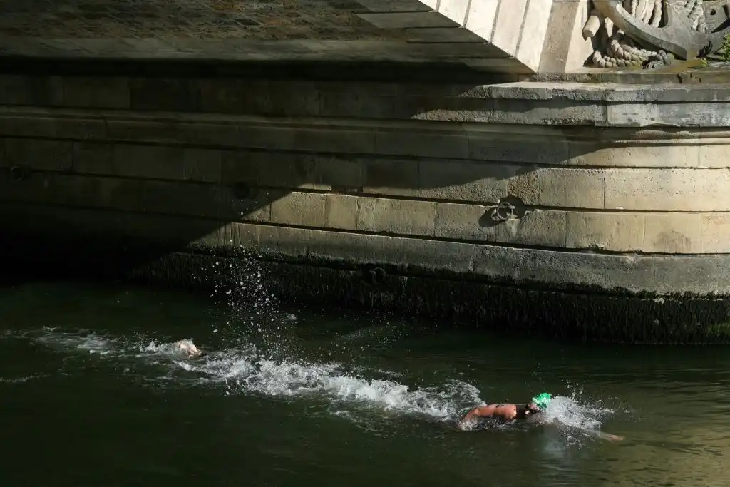 ¿Te animarías a nadar en el río Sena? Quienes lo intenten deberán pasar esta prueba