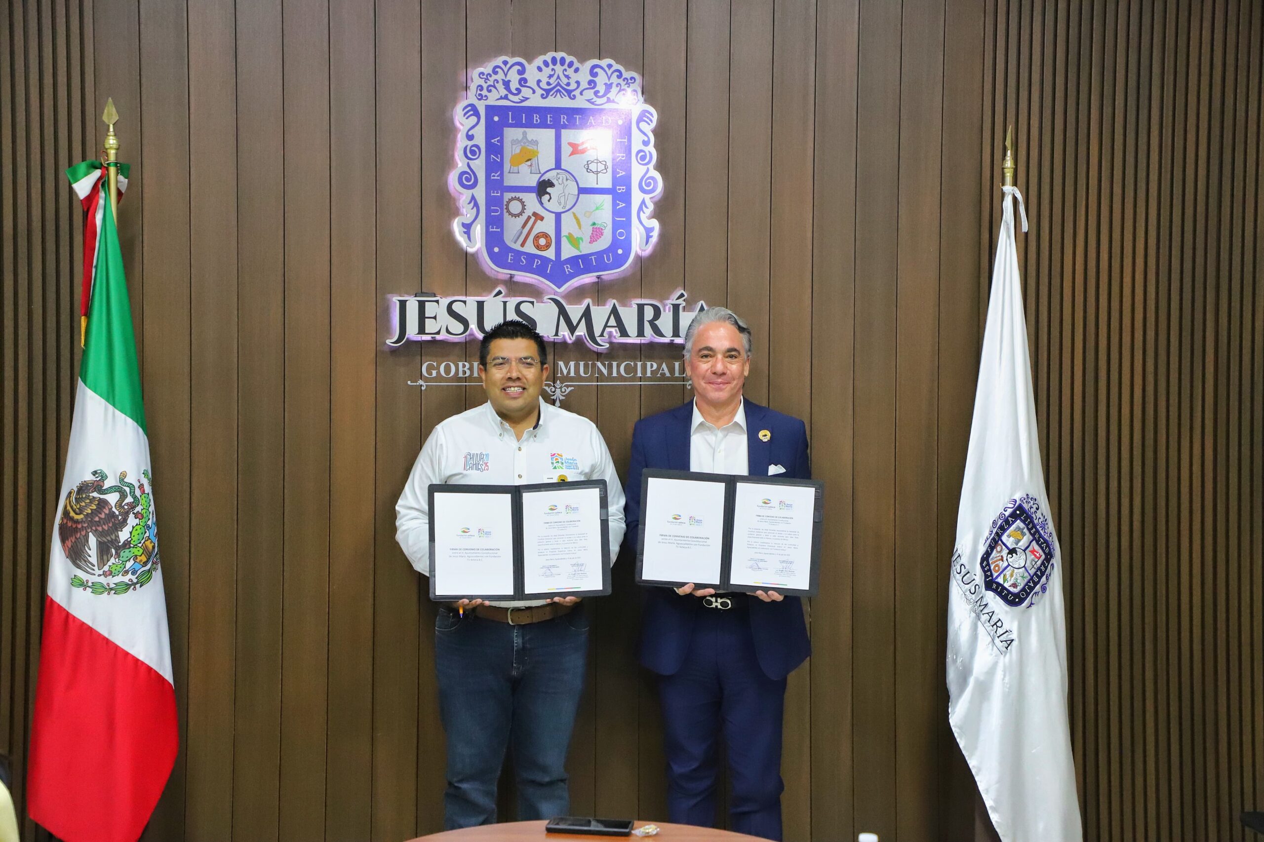Jesús María y Orquesta Esperanza Azteca firman convenio