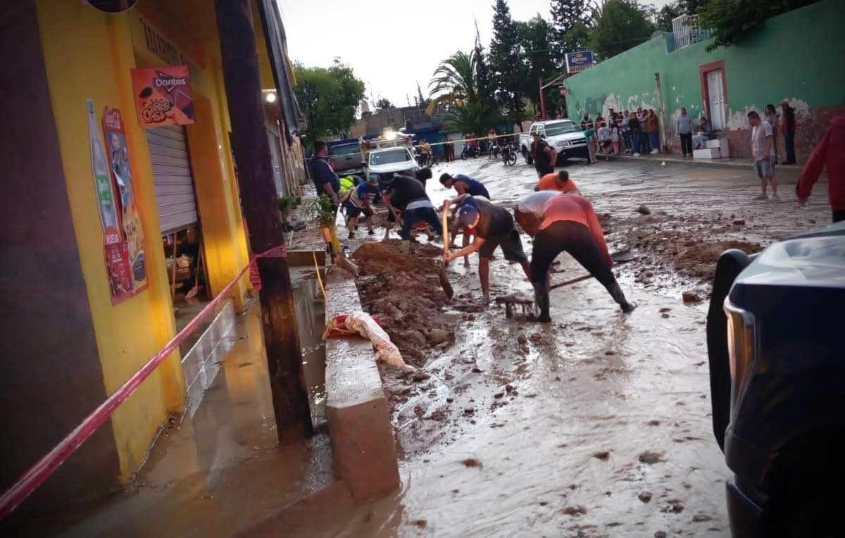 Emergencia en Asientos: se desborda arroyo y evacúan a 25 personas