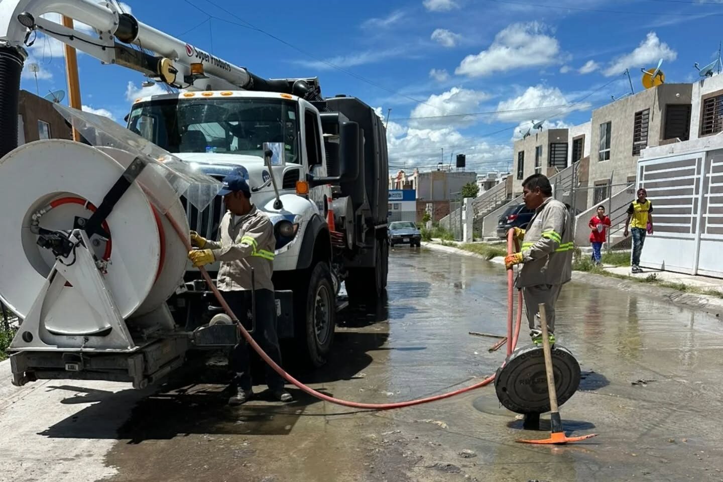 MIAA intensifica trabajos de desazolve y rehabilitación de tuberías en Paseos del Sur y VNSA