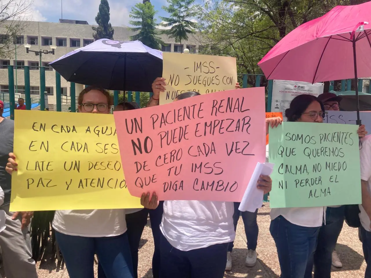 IMSS avanza con nueva unidad de hemodiálisis pese a protestas y dudas de pacientes