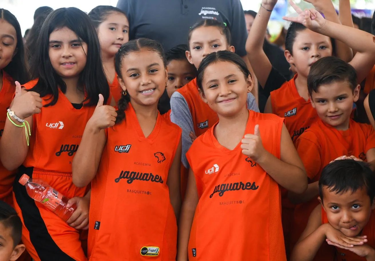 Entregan uniformes a atletas de la Copa Aguascalientes