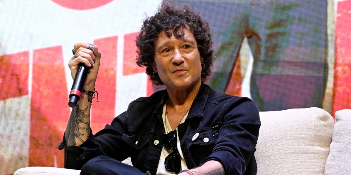 VIDEO: Bunbury está harto de los celulares: detiene su concierto en Quito para reprender a un fan por grabarlo
