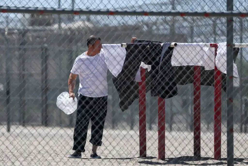 El boom de los centros migratorios en Estados Unidos: ¿oportunidad económica o tragedia humanitaria?