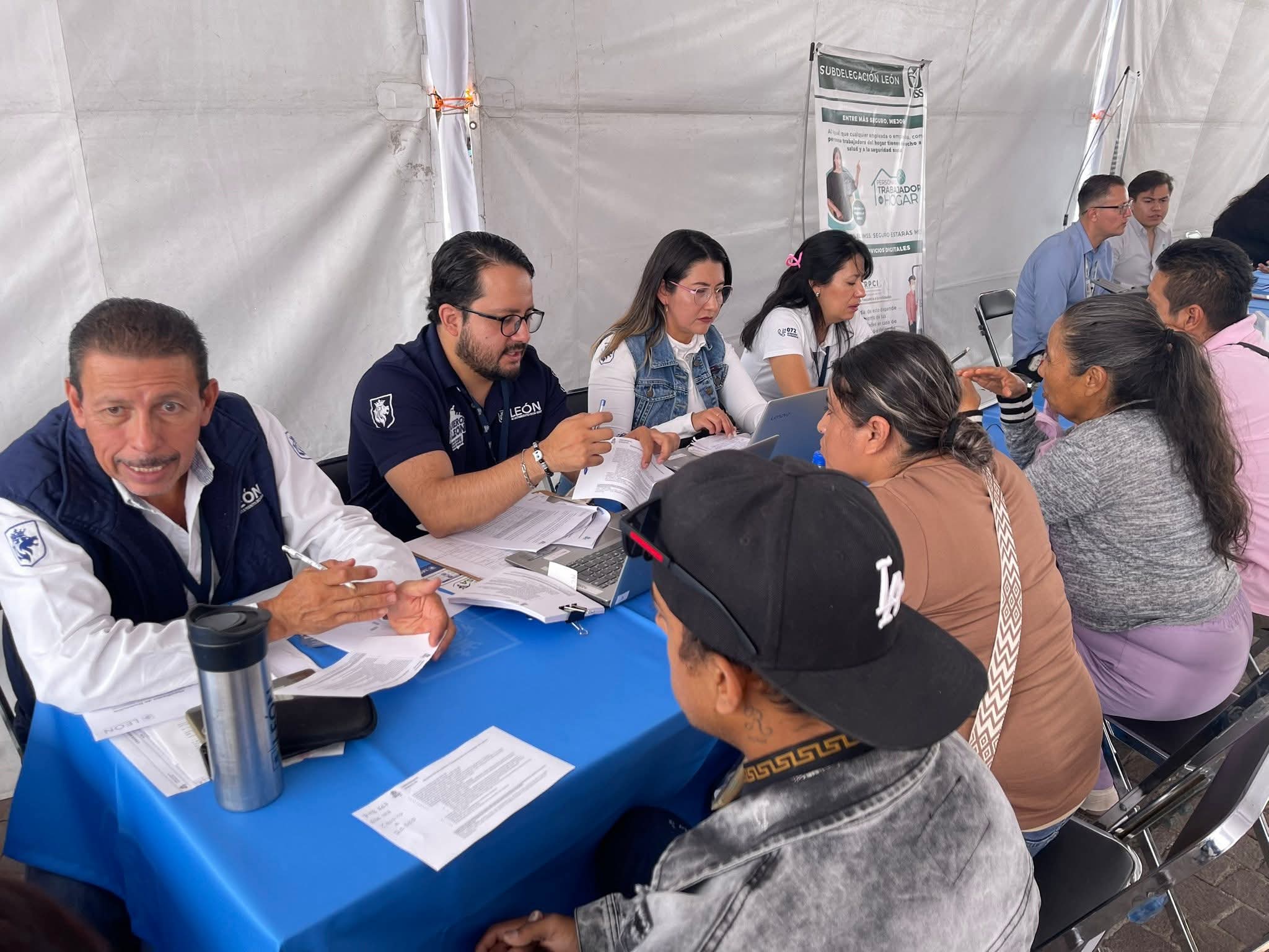 Regularizan estado civil: 43 bodas y 12 registros en León