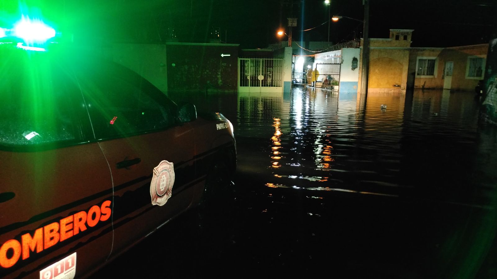 Lluvias dejan encharcamientos: activan servicios de emergencias en la capital