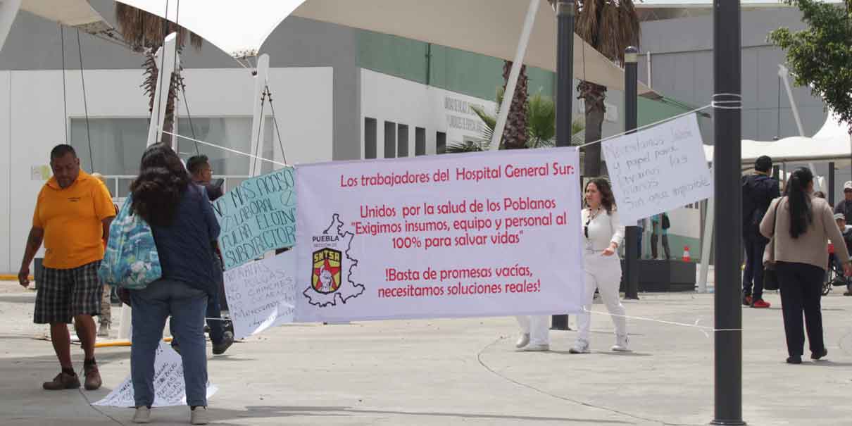 Trabajadores del sector Salud se manifiestan en cuatro municipios poblanos