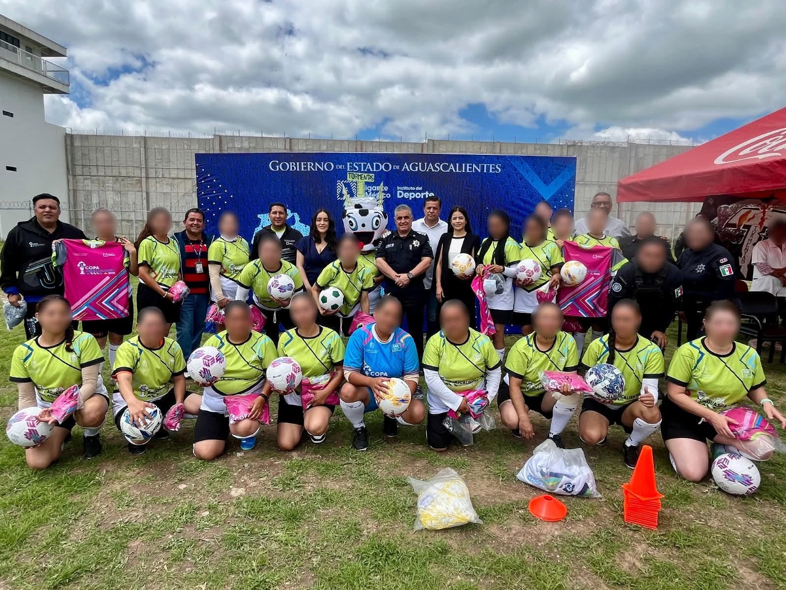 Entregan kits deportivos a mujeres privadas de la libertad en Aguascalientes